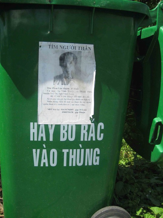 Tiếp[-]thị,[-]tìm[-]người[-]thân[-]trên[-]thùng[-]rác[-]công[-]cộng[-]!